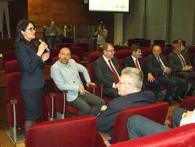 Dorota Habich - Prezes PFRON (po lewej)