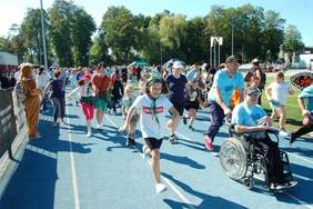 Pokaż zdjęcie: Integracyjny bieg na stadionie w Wieruszowie