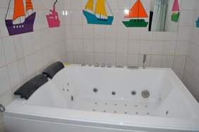 Pokaż zdjęcie: Wanna do hydromasażu