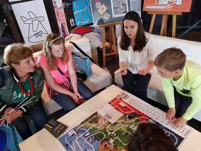 Pokaż zdjęcie: Muzeum Lotnictwa Polskiego w Krakowie Małopolski Dzień Rodzin Zastępczych pn. „Nakręć się na rodzinę!” 
