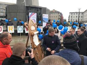 Pokaż zdjęcie: uczestnicy happeningu