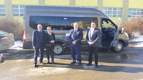 Pokaż zdjęcie: Uroczyste_przekazanie_busa_zakupionego_dla_WTZ_w_Ko_skich_-2_.jpg