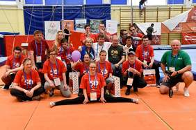 Zdjęcie grupowe uczstników mityngu