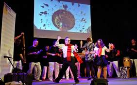 Pokaż zdjęcie: Występ artystyczny członków orkiestry 