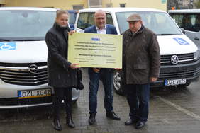 Pokaż zdjęcie: 1-Kierownik_WTZ_w__wierzawie_Lucyna_Krzy_owska__Dyrektor_Oddzia_u_Dolno_l_skiego_PFRON_Marcin_Soko_owski__Starosta_Z_otoryjs.jpg