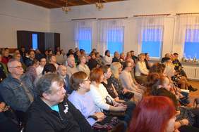 scena z misterium męki pańskiej, aktorzy w strojach adekwatnych do epoki