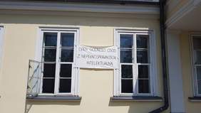 Pokaż zdjęcie: Plakat okolicznościowy przygotowany przez uczestników WTZ w Krakowie