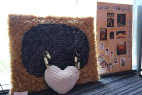 Pokaż zdjęcie: Wystawa z okazji Dnia Matki  pt. „Ta Jedyna”