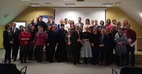 Pokaż zdjęcie: Konferencja Stowarzyszenia „Promyk” z Gostwicy podsumowująca projekt „Potrafię                             i pomagam” dla terapeutów warsztatów terapii zajęciowej