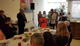 Pokaż zdjęcie: Spotkanie z okazji poświęcenia mikrobusu dla ŚDS Bonifraterskiej Fundacji Dobroczynnej w Konarach