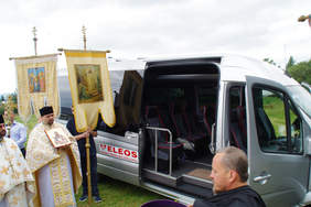 Pokaż zdjęcie: Poświęcenie autobusu przystosowanego do przewozu osób z niepełnosprawnościami