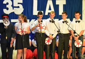 Pokaż zdjęcie: występy artystyczne dzieci i młodzieży placówki