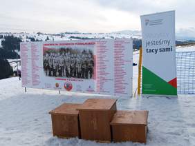 Pokaż zdjęcie: Podium przygotowane dla zawodników 