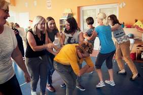 Pokaż zdjęcie: Zajęcia z Arteterapii prowadzone przez Fundację im. Doktora Piotra Janaszka Podaj Dalej z Konina. 