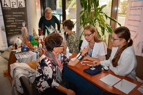 Pokaż zdjęcie: Stoiska tematyczne uczestników Dnia Seniora