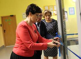 Pokaż zdjęcie: Teresa Misiuk Lubelski Kurator Oświaty, Barbara Grądkowska Dyrektor SOSW, Jerzy Dębski Dyrektor Oddziału Lubelskiego PFRON