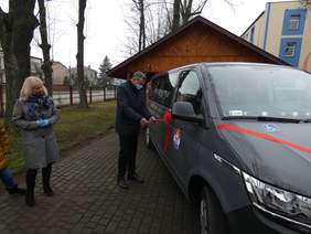 Pokaż zdjęcie: Uroczyste przekazanie auta,fot.P.O.W. Przystań