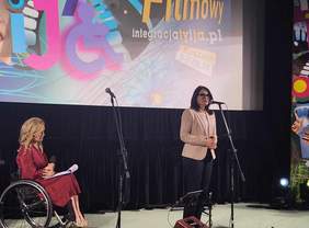 Pokaż zdjęcie: Na scenie zastępca Prezesa PFRON