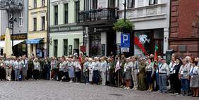 Uroczysty apel na Rynku Staromiejskim w Toruniu