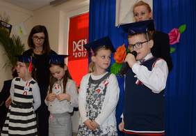 Pokaż zdjęcie: występ wokalno- artystyczny wychowanków