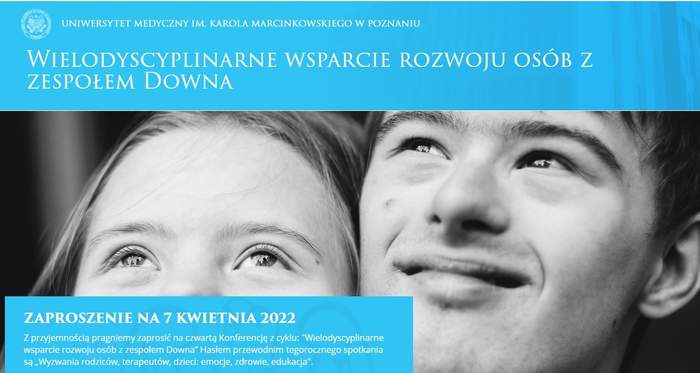 Pokaż zdjęcie: Na niebieskim tle widoczny jest na górze logotyp Uniwersytetu Medycznego im. Karola Marcinkowskiego w Poznaniu. Poniżej umieszczony został tytuł konferencji, czyli: „Wielodyscyplinarne Wsparcie Rozwoju Osób z Zespołem Downa” oraz zdjęcie w skali szarości prezentujące twarze kobiety i mężczyzny. Na dole zamieszczona została treść zaproszenia na konferencję, która odbędzie się 7 kwietnia 2022 roku.