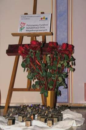 Statuetki. Zdjęcia pochodzą ze zbiorów organizatora