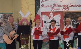 Pokaż zdjęcie: Uczestnicy X Festiwalu Piosenki Żołnierskiej i Patriotycznej Seniorów