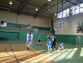 Pokaż zdjęcie: Akcja pod koszem