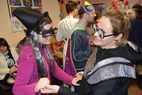 Uczestnicy balu podczas zabawy