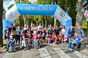 Pokaż zdjęcie: Nagrodzeni uczestnicy Biegu w poszczególnych kategoriach