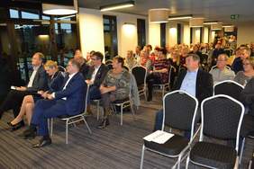 Pokaż zdjęcie: Zebrani goście