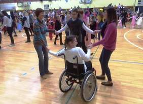 Pokaż zdjęcie: Zabawy podczas balu „Radość Wasza - Radość Nasza” 