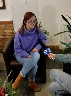 Pani Paula Rakowska udziela wywiadu dla TV Wąbrzeźno