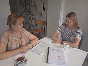 Pokaż zdjęcie: Marta Mordarska, dyrektor małopolskiego Oddziału PFRON podczas spotkania w WTZ w Gostwicy