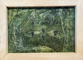 Pokaż zdjęcie: Praca przedstawia wizerunek kota w odcieniach zieleni. Pokaźne rzęsy, oczy uszy zarysowane bezową kreską. Abstrakcyjne tło również w odcieniach zieleni. Praca oprawiona w grubą ramę z naturalnego drzewa.