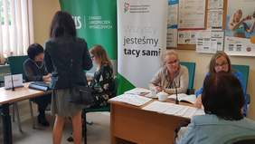 Pokaż zdjęcie: Stanowiska konsultacyjno-informacyjne