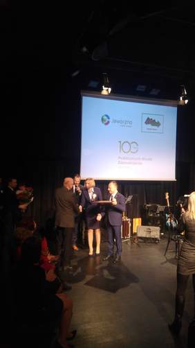 Pokaż zdjęcie: Wręczenie dyplomów