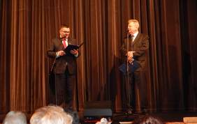 Pokaż zdjęcie: Od lewej: Zbigniew Wojas  - Wójt Gminy Gdów  oraz Piotr Cabajewski – prezes FON w Podolanach