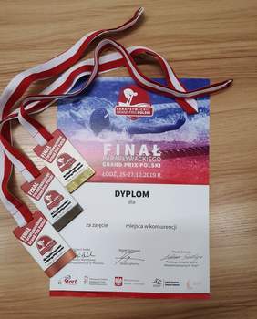Pokaż zdjęcie: przyznane medale i dyplomy 