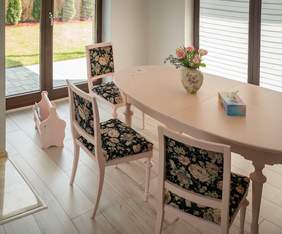 Pokaż zdjęcie: niepowtarzalne stylizowane meble wykonane przez pracowników ZAZ Dobry Start