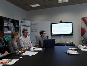 Pokaż zdjęcie: Szkolenie prowadzi pracownik Oddziału Zachodniopomorskiego PFRON Inga Mikee