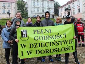Uczestnicy obchodów Dnia Godności Osób Niepełnosprawnych w Przemyślu
