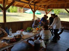 Pokaż zdjęcie: Uczestnicy spotkania w Radawie w ramach "Zajęć klubowych w WTZ"