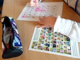 Pokaż zdjęcie: Nauka języka migowego w szkole podstawowej