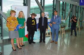 Pokaż zdjęcie: Otwarcie wystawy Stanisława Kmiecika na Lotnisku Kraków Airport