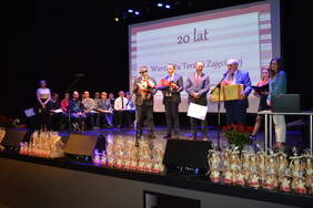 Zebrani goście składają życzenia