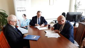 Pokaż zdjęcie: Podpisanie umowy w ramach Programu Wyrównywania Różnic Między Regionami III 