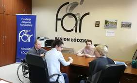 Pokaż zdjęcie: uczestnicy wartszatów Aktywnego Poszukiwania Pracy z regionu łódzkiego