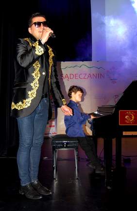 Pokaż zdjęcie: Olaf Bielak oraz piosenkarz Wacław „Kordian” Cieślik 