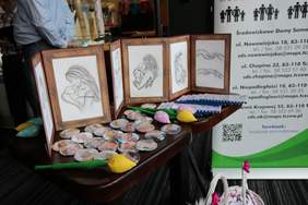 Pokaż zdjęcie: Wystawa z okazji Dnia Matki  pt. „Ta Jedyna”